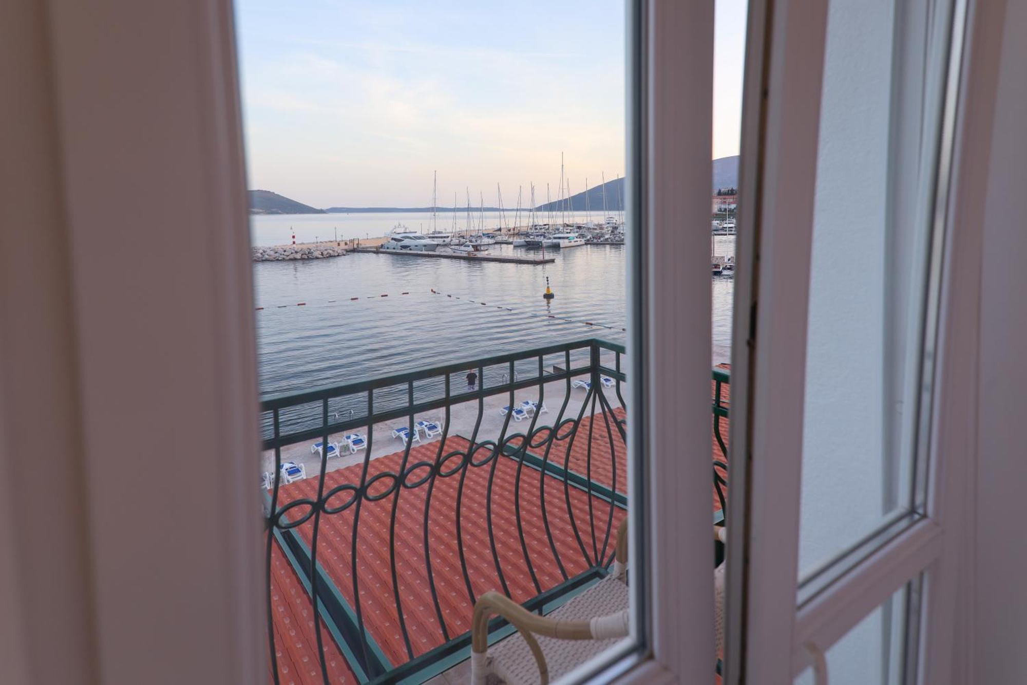 Hotel Rr Herceg Novi Exteriér fotografie